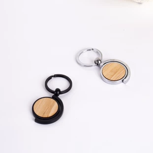 Chaveiro de Metal com detalhe em Bambu.