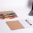 Caderno capa em papel Kraft com caneta extra