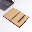 Caderno Capa PP com Caneta extra