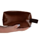 NECESSAIRE C/ ALÇA EM MATERIAL SINTÉTICO - MARROM