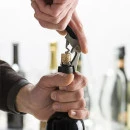 ACESSÓRIOS PARA VINHO COM ESTOJO EM BAMBU - 6 PÇS